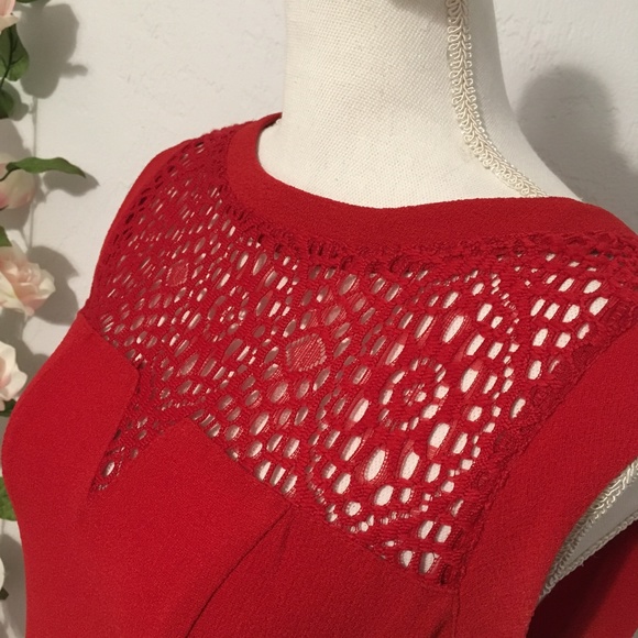 Red Lace Sleeveless Dress - Picture 5 of 7